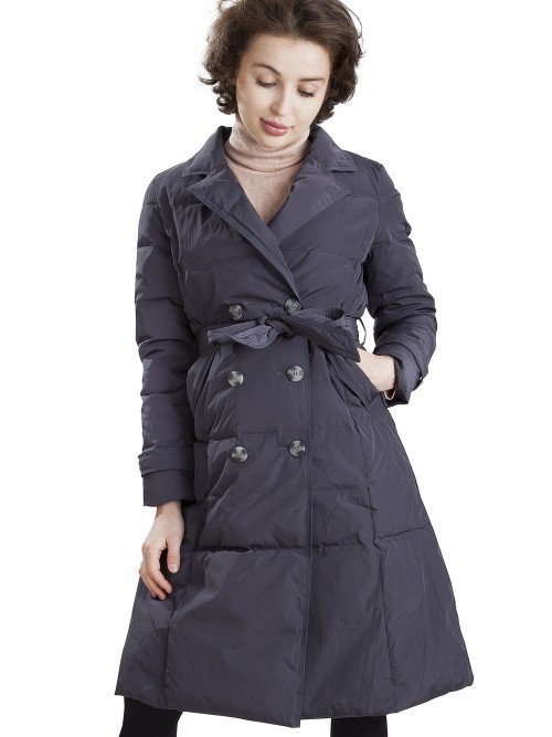 Dwurzędowy płaszcz damski pikowany z kołnierzem