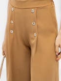 Szerokie spodnie damskie zdobione guzikami