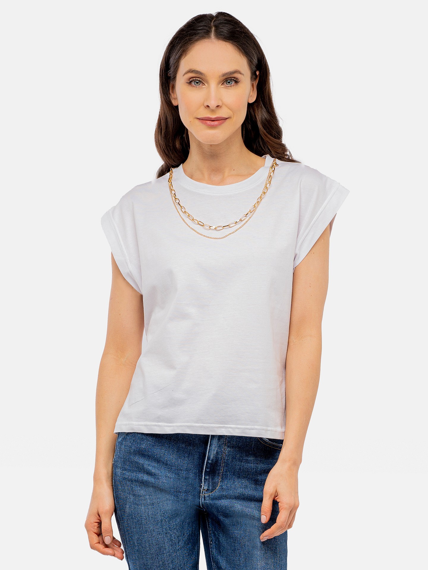 T-shirt damski klasyczny z ozdobnym naszyjnikiem